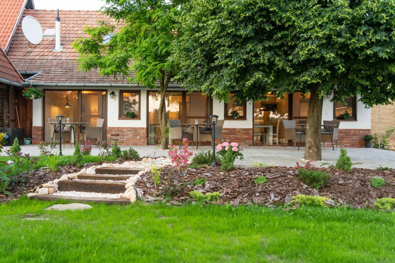 Natura Apartman Tiszafüred Bagian luar foto